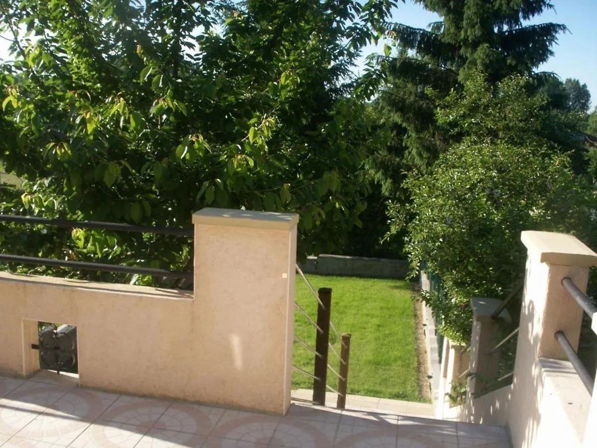 Gite Climatise Pres De La Sioule Avec Jardin Privatif, Terrasse Et Tout Confort - Fr-1-489-96 Saint-Germain-de-Salles 0*,  France